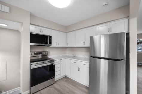 6498 Stonecrest Drive Brook Park OH 44142