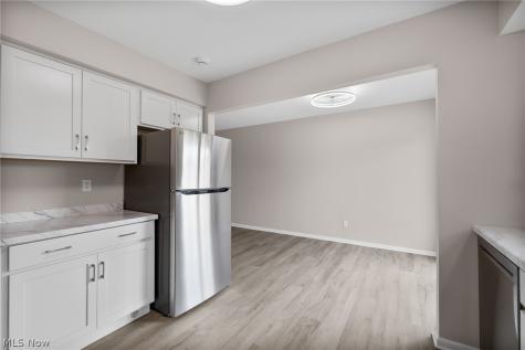 6498 Stonecrest Drive Brook Park OH 44142