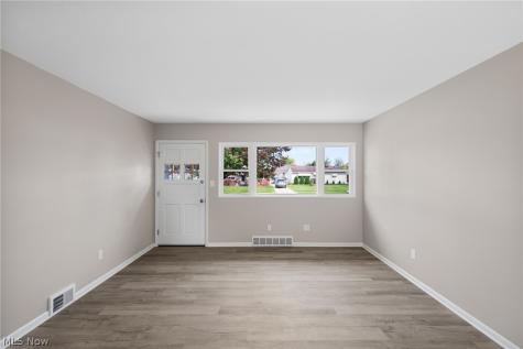 6498 Stonecrest Drive Brook Park OH 44142