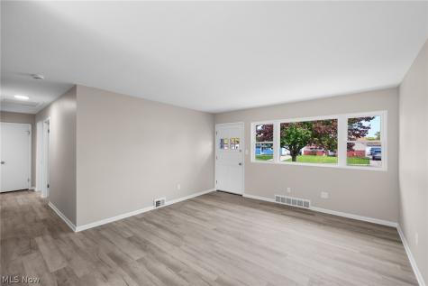 6498 Stonecrest Drive Brook Park OH 44142