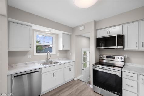 6498 Stonecrest Drive Brook Park OH 44142