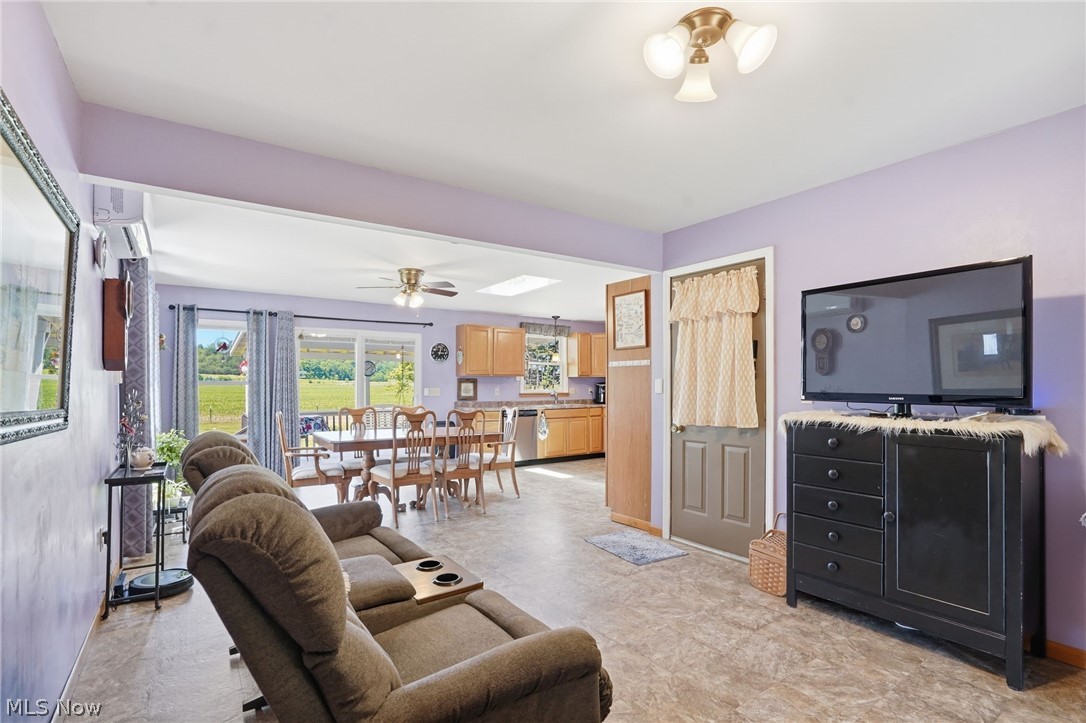 262 W 4th Street Frazeysburg OH 43822