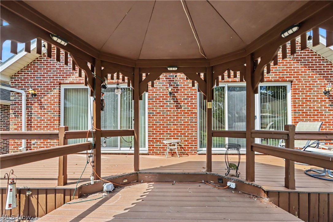 18 W Maxwell Drive Shelby OH 44875