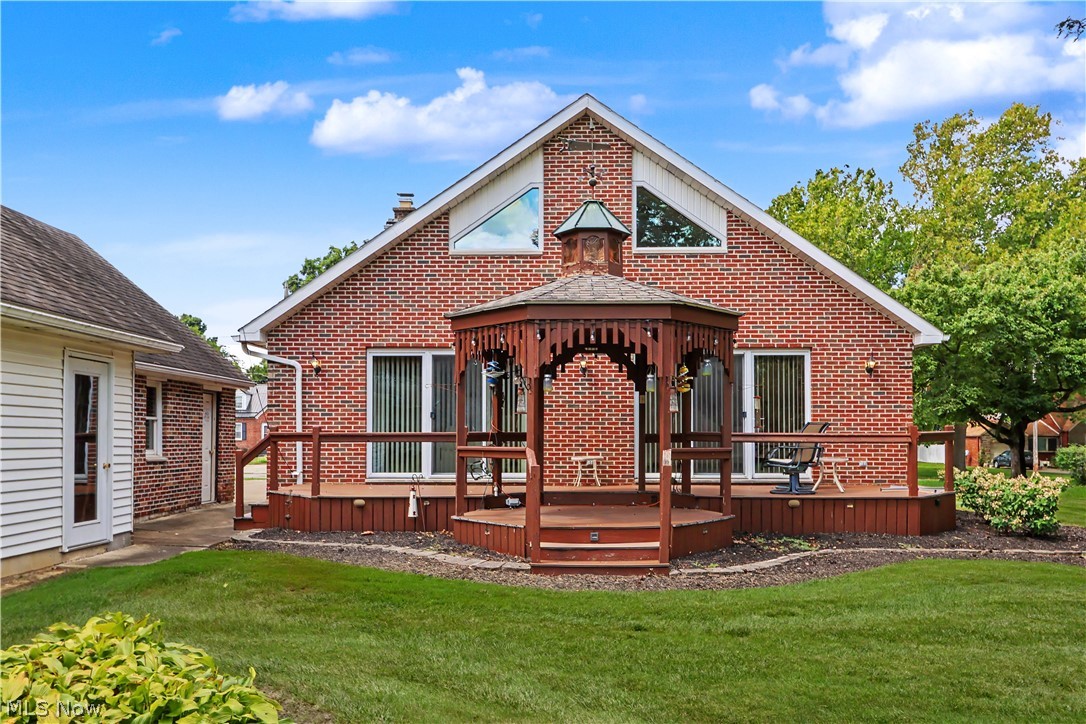 18 W Maxwell Drive Shelby OH 44875