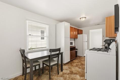 176 Clinton Avenue Elyria OH 44035