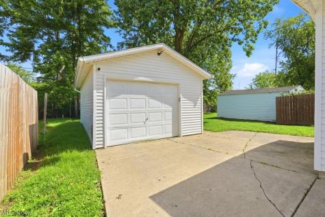 176 Clinton Avenue Elyria OH 44035