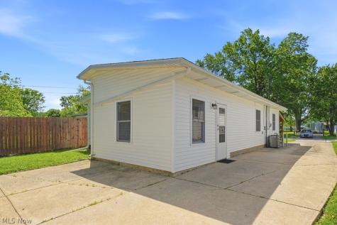 176 Clinton Avenue Elyria OH 44035
