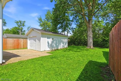 176 Clinton Avenue Elyria OH 44035