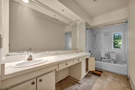 246 Windward Drive Elyria OH 44035