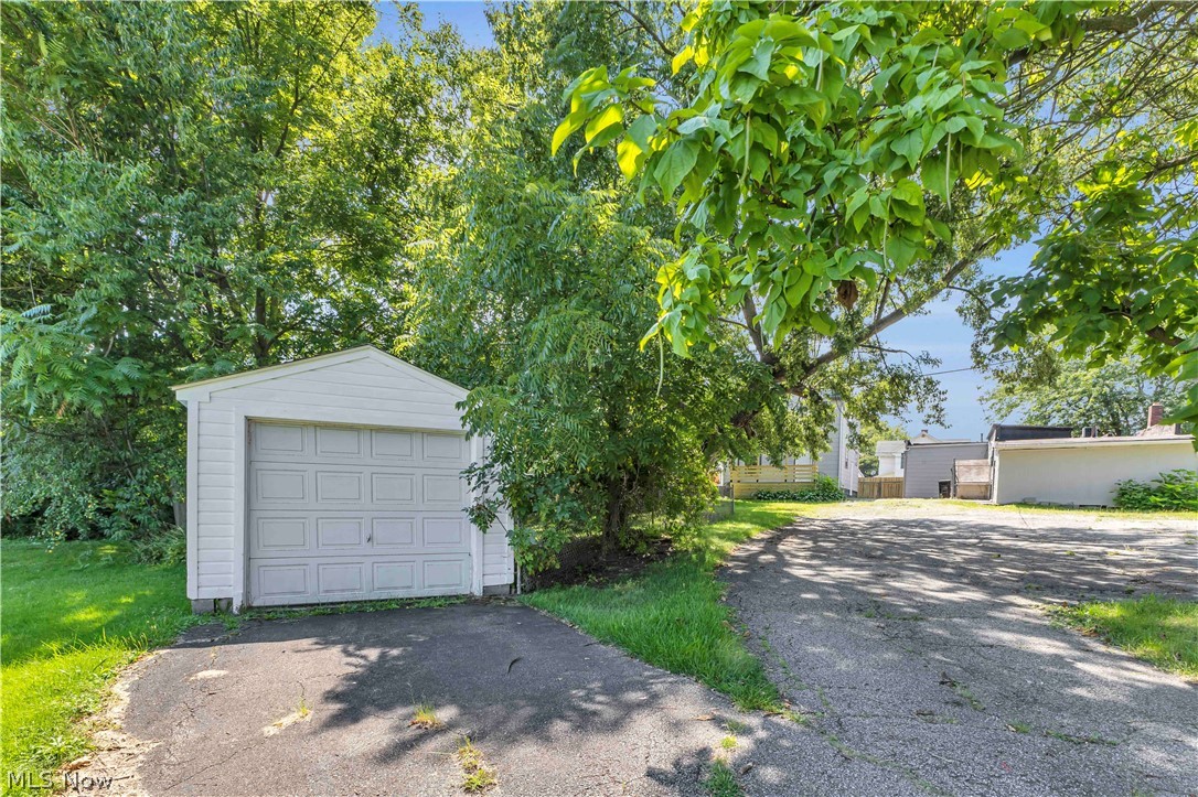 909 Lake Avenue Elyria OH 44035