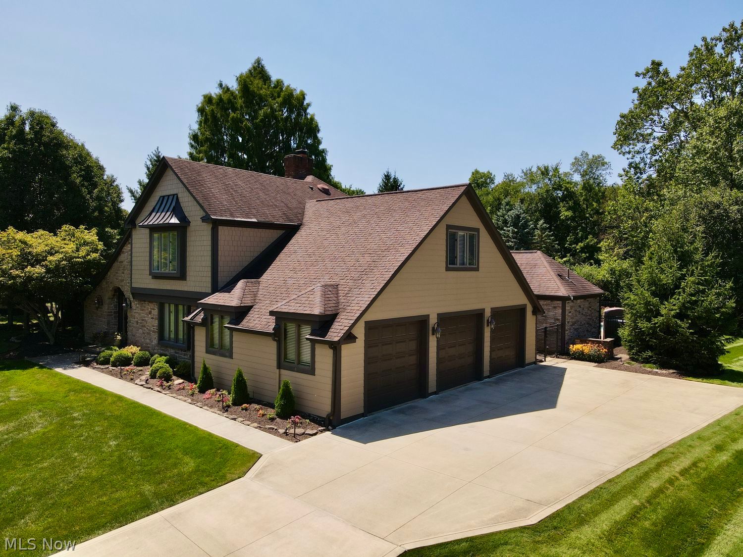 206 Brookside Boulevard Hinckley OH 44233