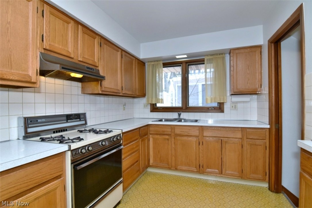 115 E 211th Street Euclid OH 44123