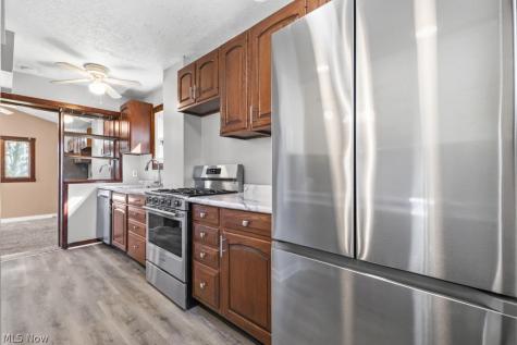 5901 Twin Lakes Drive Parma OH 44129