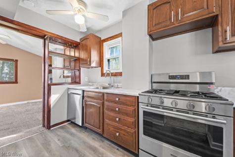 5901 Twin Lakes Drive Parma OH 44129