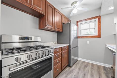 5901 Twin Lakes Drive Parma OH 44129