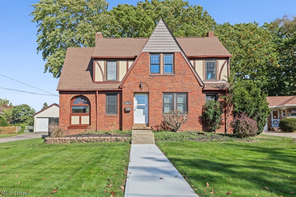 5901 Twin Lakes Drive Parma OH 44129