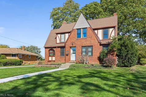 5901 Twin Lakes Drive Parma OH 44129