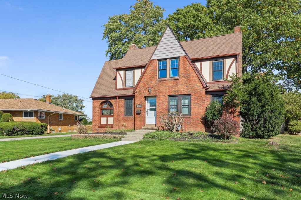 5901 Twin Lakes Drive Parma OH 44129