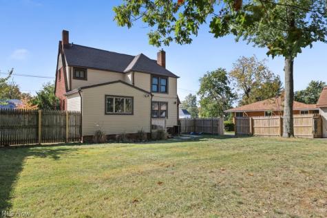 5901 Twin Lakes Drive Parma OH 44129