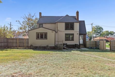 5901 Twin Lakes Drive Parma OH 44129