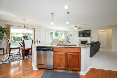 1242 Bexley Circle Akron OH 44312