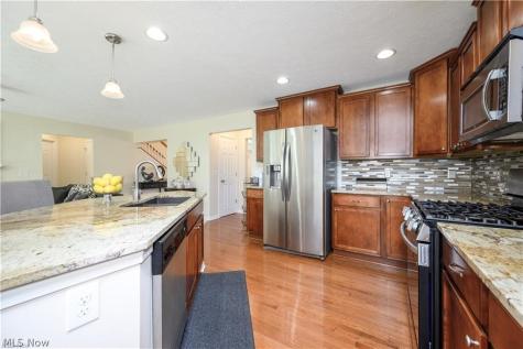 1242 Bexley Circle Akron OH 44312