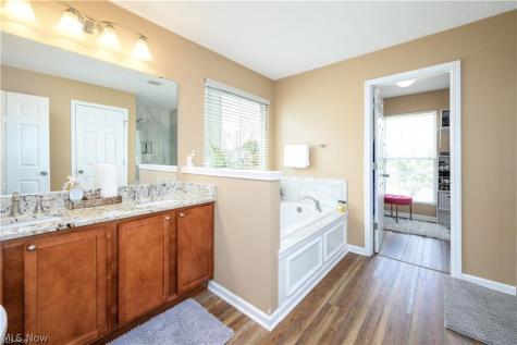 1242 Bexley Circle Akron OH 44312