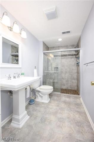 1242 Bexley Circle Akron OH 44312