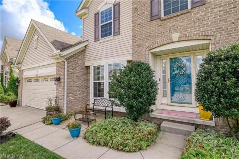 1242 Bexley Circle Akron OH 44312