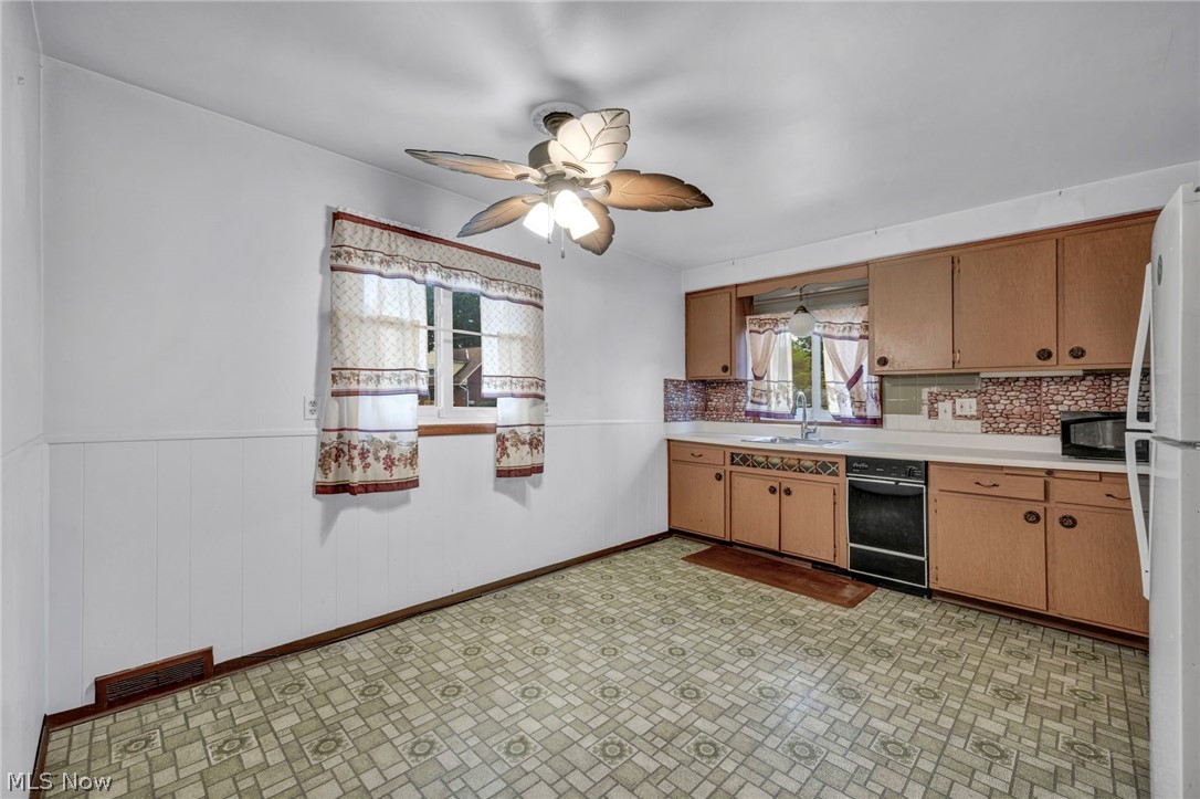 24560 Stephen Avenue Euclid OH 44123