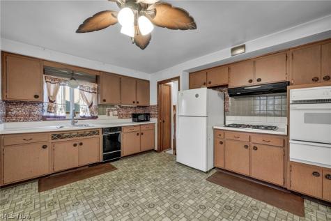 24560 Stephen Avenue Euclid OH 44123