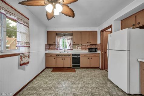 24560 Stephen Avenue Euclid OH 44123