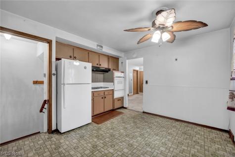 24560 Stephen Avenue Euclid OH 44123