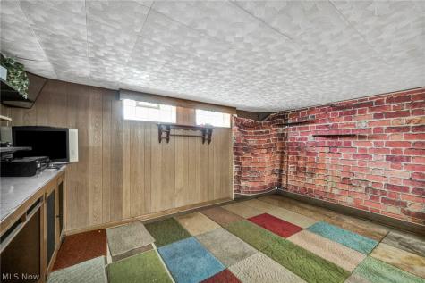 24560 Stephen Avenue Euclid OH 44123