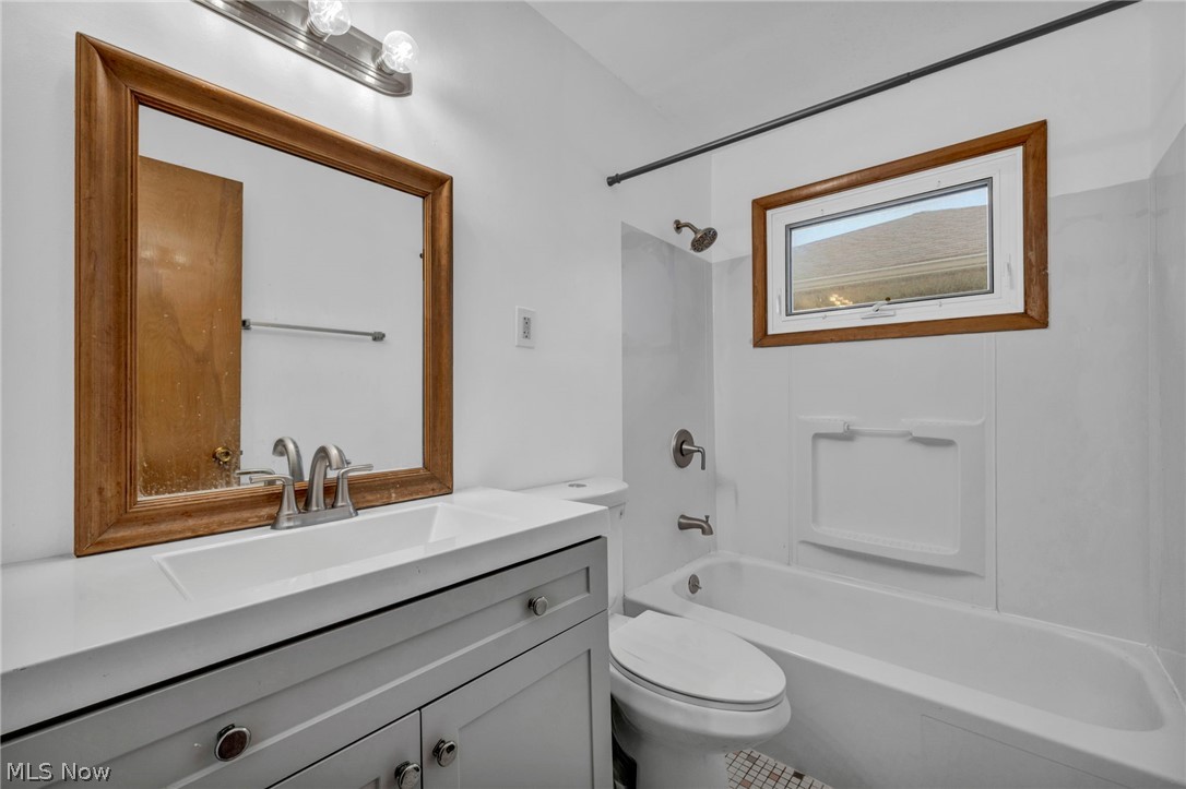24560 Stephen Avenue Euclid OH 44123