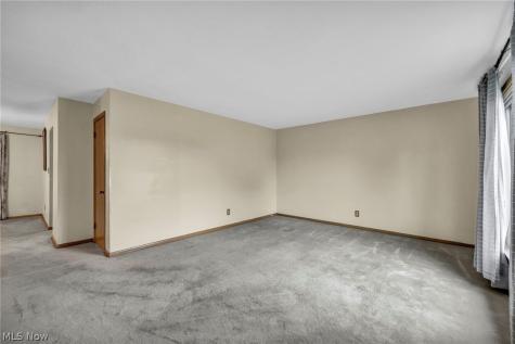24560 Stephen Avenue Euclid OH 44123