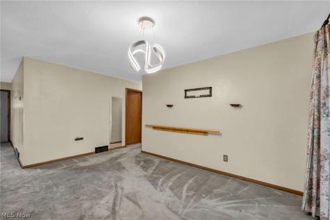 24560 Stephen Avenue Euclid OH 44123