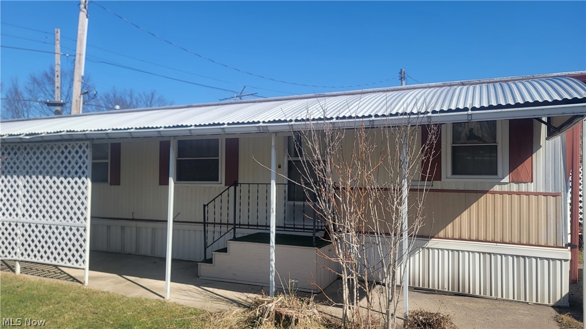 8214 Russell Lane Cleveland OH 44144