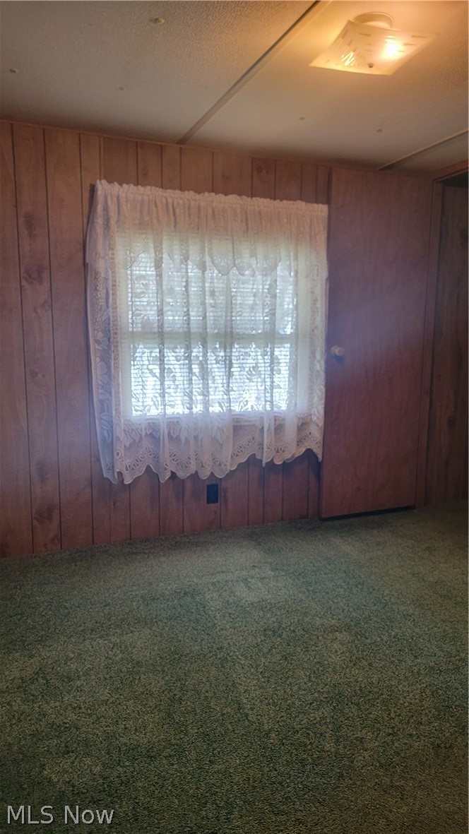8214 Russell Lane Cleveland OH 44144