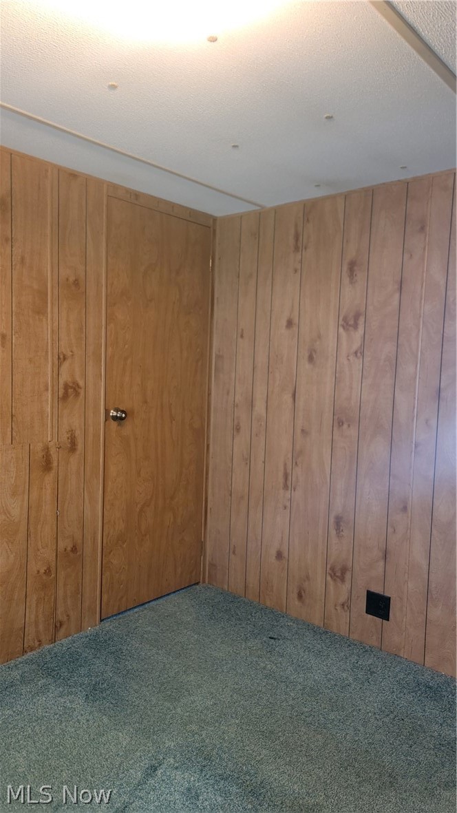 8214 Russell Lane Cleveland OH 44144