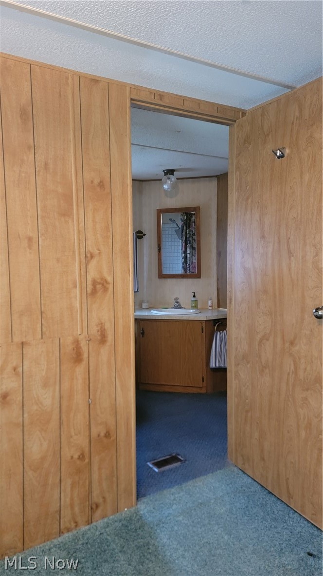 8214 Russell Lane Cleveland OH 44144