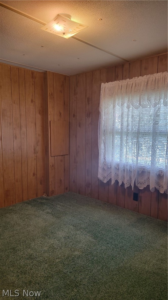 8214 Russell Lane Cleveland OH 44144