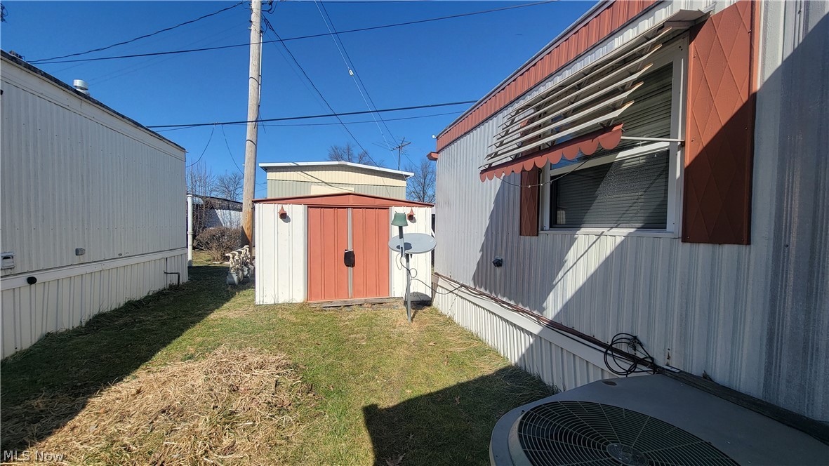 8214 Russell Lane Cleveland OH 44144