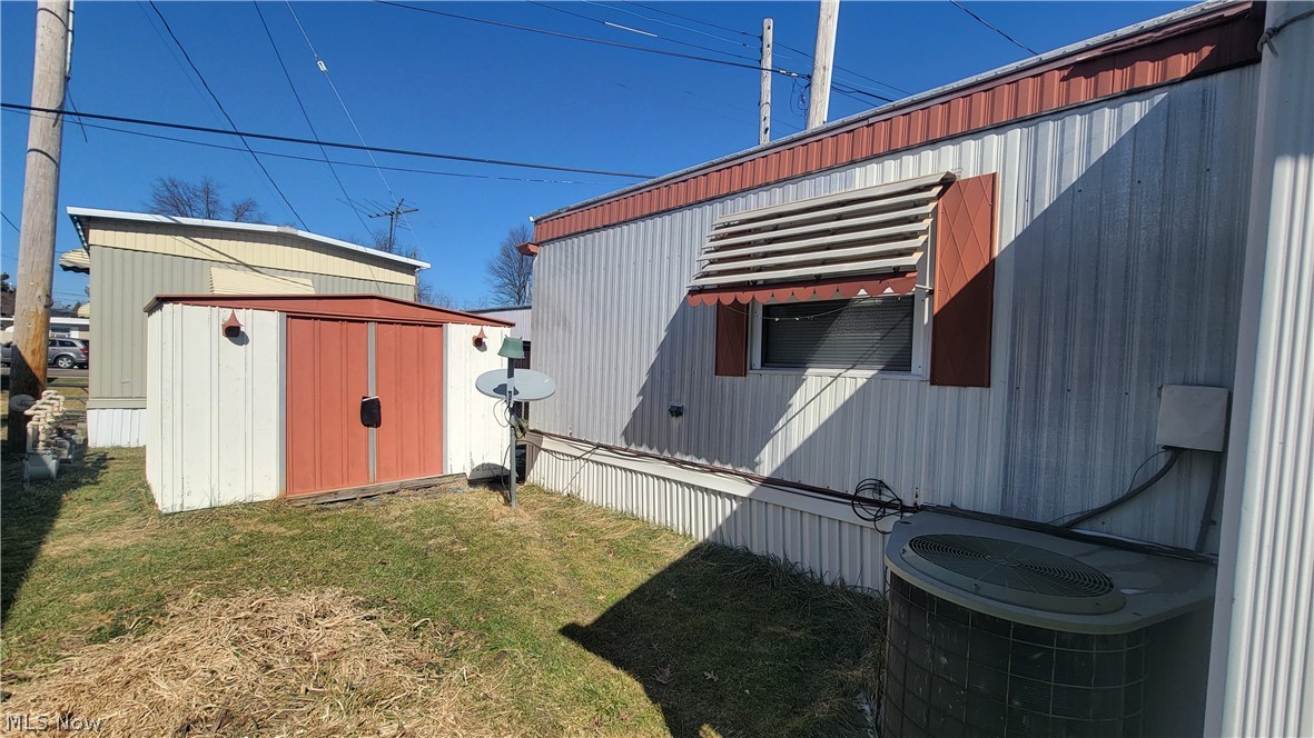 8214 Russell Lane Cleveland OH 44144