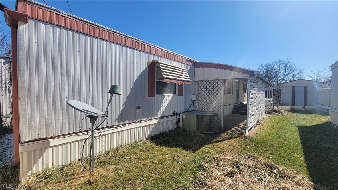 8214 Russell Lane Cleveland OH 44144