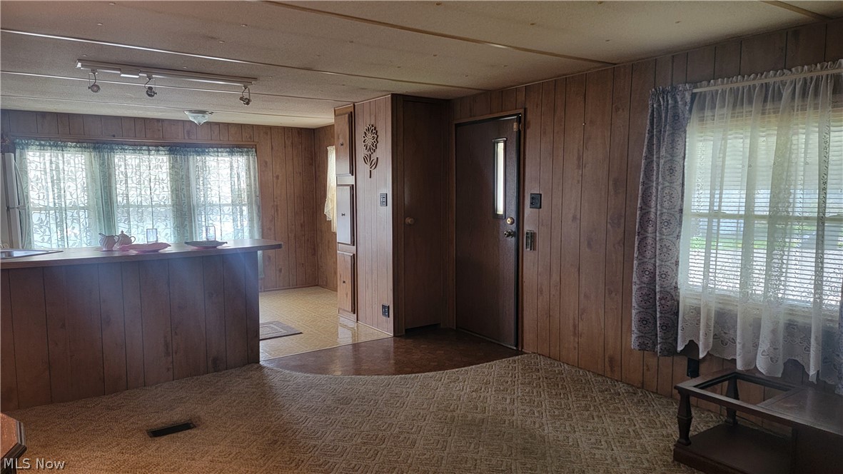 8214 Russell Lane Cleveland OH 44144
