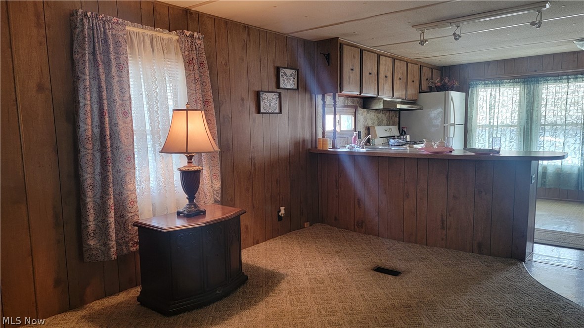 8214 Russell Lane Cleveland OH 44144