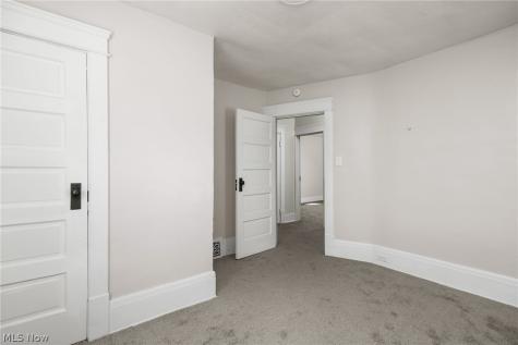 299 NW 5th Street NW Barberton OH 44203