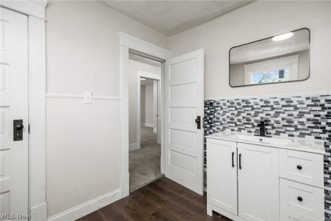 299 NW 5th Street NW Barberton OH 44203