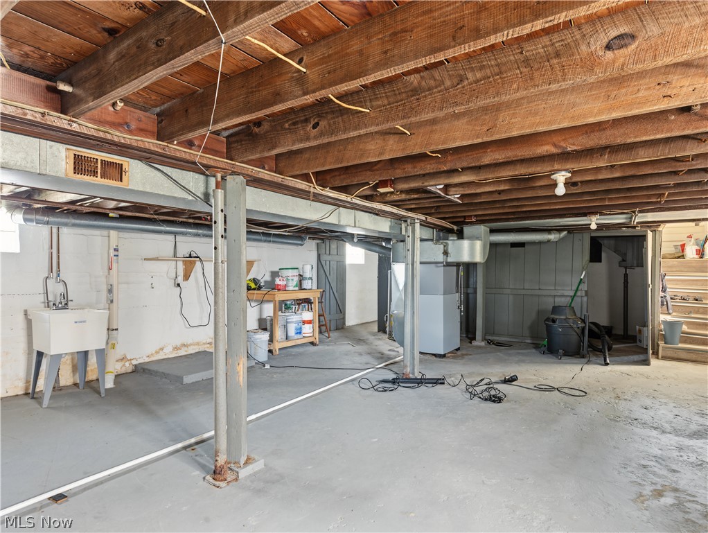 553 Wesleyan Avenue Barberton OH 44203